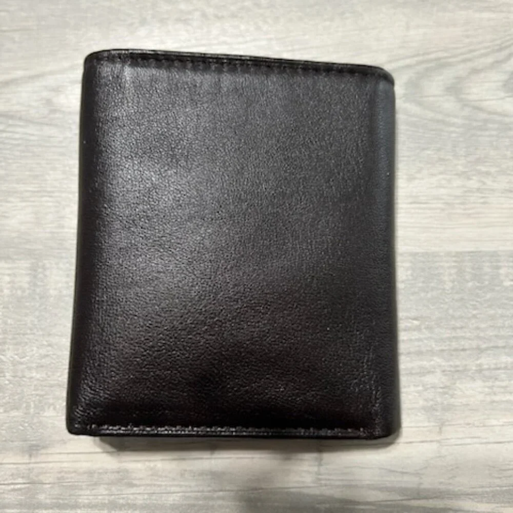 Tommy Hilfiger - NWOT Men's Dark Brown Trifold Leather Wallet & Valet